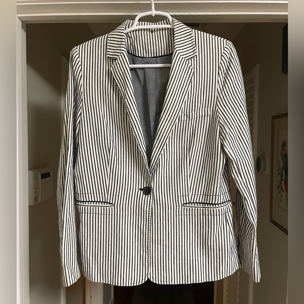 GUC Amitié Striped Blazer